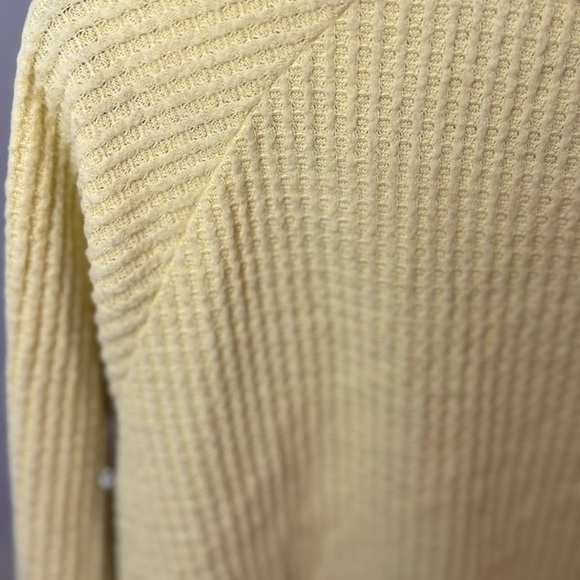 Lightweight pullover sweater - Picture 3 of 5